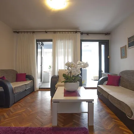 Apartament Mina *